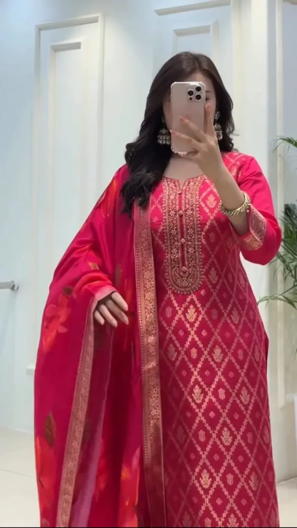 Maanira_Party_Wear_Designer_Kurti