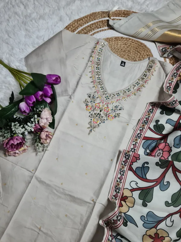 Maanira_Traditional_Festive_Kurti_Collection