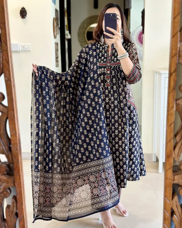 Maanira_Floral_Printed_Daily_Wear_Kurti