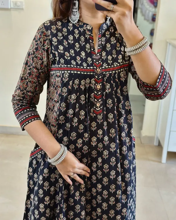 Maanira_Floral_Printed_Daily_Wear_Kurti