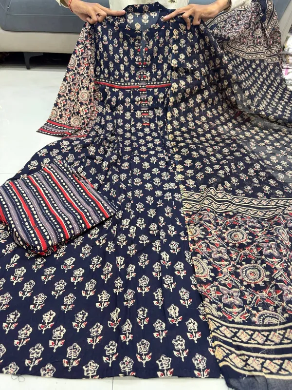 Maanira_Floral_Printed_Daily_Wear_Kurti