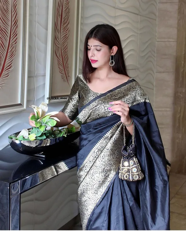 Black_Paisley_Print_Fitted_Saree_Blouse_for_Women