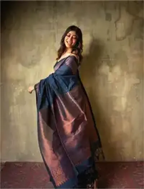 Elegant_Navy_Blue_Banarasi_Silk_Saree_With_Copper_Zari_Border