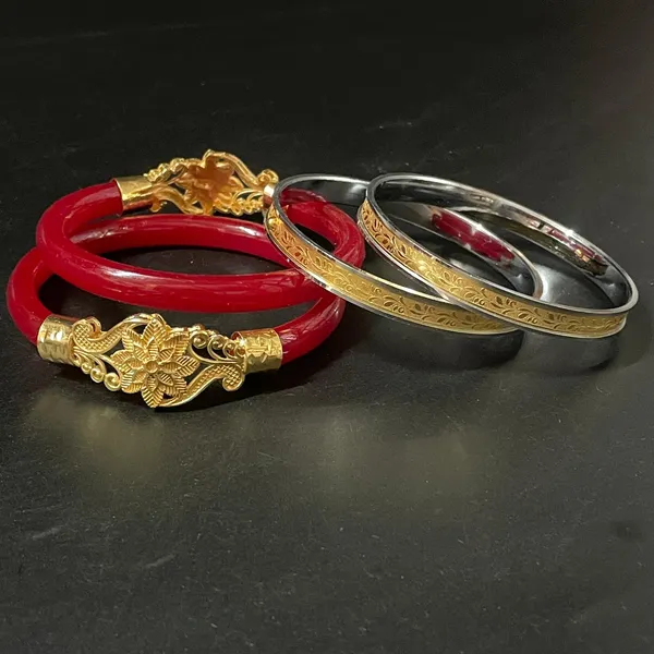 Traditional_Red_Bangles_With_Golden_Peacock_Design_For_Women_(Set_Of_2)