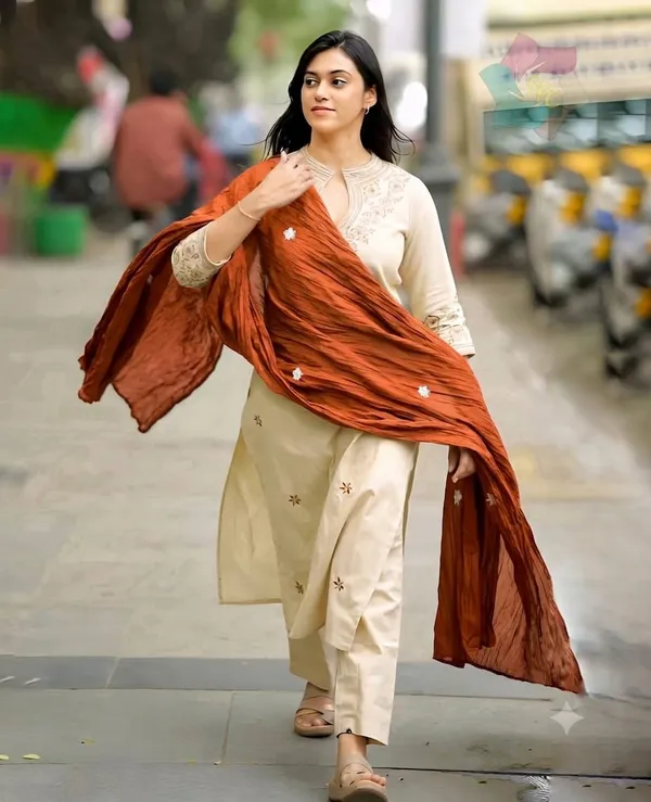 Beige_Embroidered_Kurta_Pant_Set