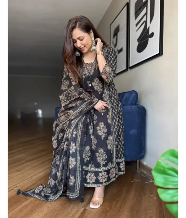 Classic_Black_Printed_Kurta_Set_With_Matching_Dupatta_For_Women