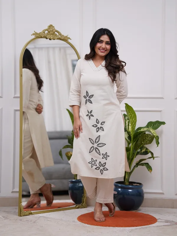 Jaipur_Kurti_Women_White_Embroidered_Cotton_Kurta_Pant_Set