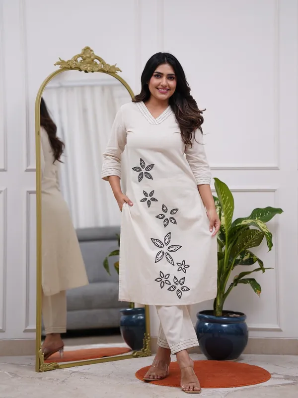 Jaipur_Kurti_Women_White_Embroidered_Cotton_Kurta_Pant_Set