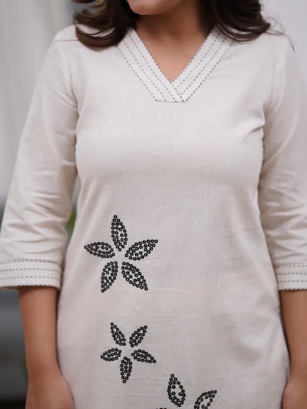 Jaipur_Kurti_Women_White_Embroidered_Cotton_Kurta_Pant_Set