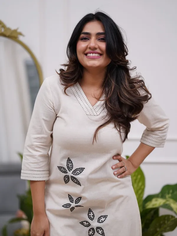 Jaipur_Kurti_Women_White_Embroidered_Cotton_Kurta_Pant_Set