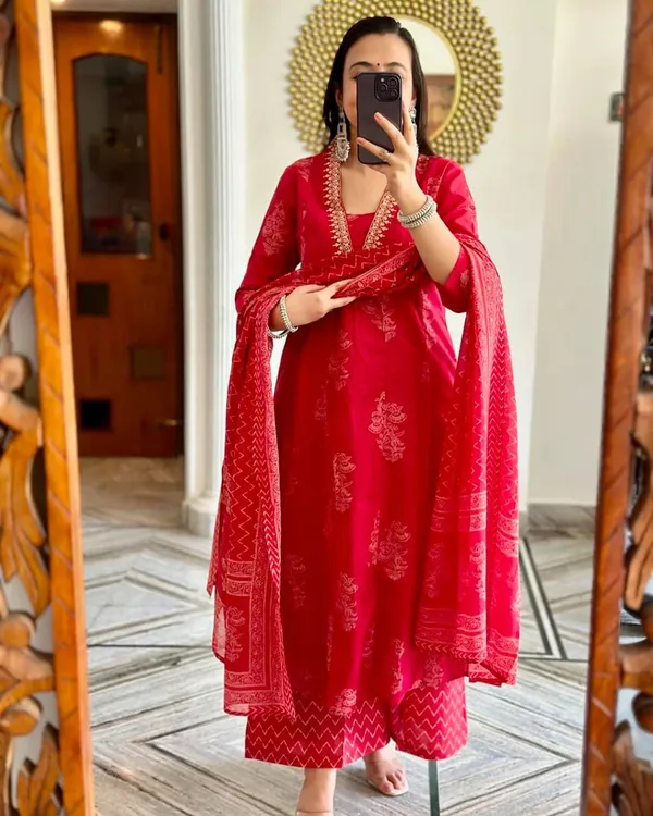 Red_Cotton_Printed_Kurta_Pant_With_Dupatta_For_Women