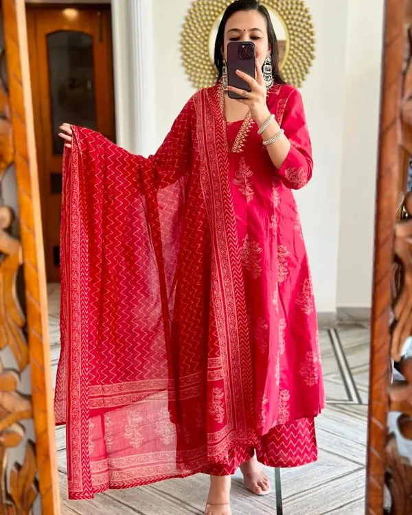 Red_Cotton_Printed_Kurta_Pant_With_Dupatta_For_Women