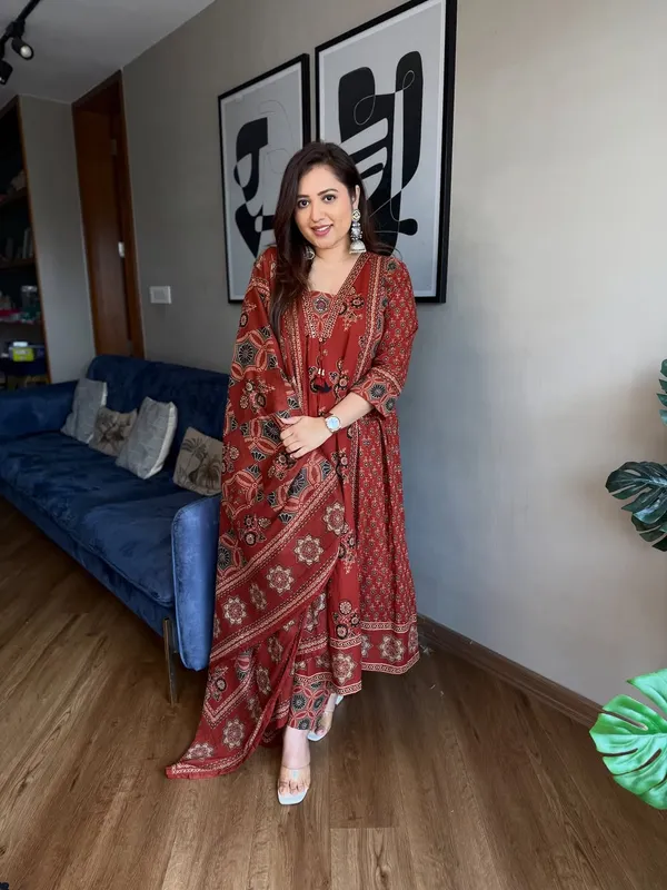 Classic_Maroon_Printed_Kurta_Set_With_Matching_Dupatta_For_Women