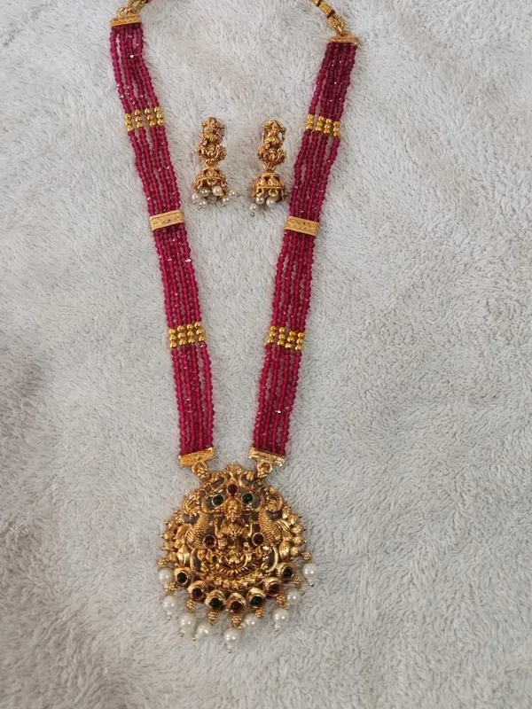 Lakshmi_Devi_Pearl_Pendant_With_4_Line_Crystal_Mala_With_Earring_For_Women
