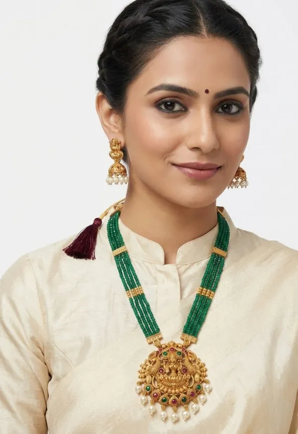 Lakshmi_Devi_Pearl_Pendant_With_4_Line_Crystal_Mala_With_Earring_For_Women