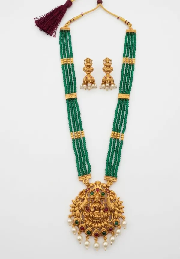 Lakshmi_Devi_Pearl_Pendant_With_4_Line_Crystal_Mala_With_Earring_For_Women
