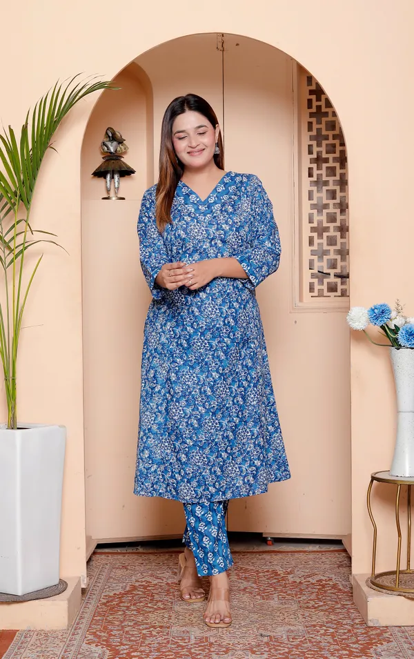Blue_Floral_Print_Cotton_Kurta_Pant_Set_For_Women