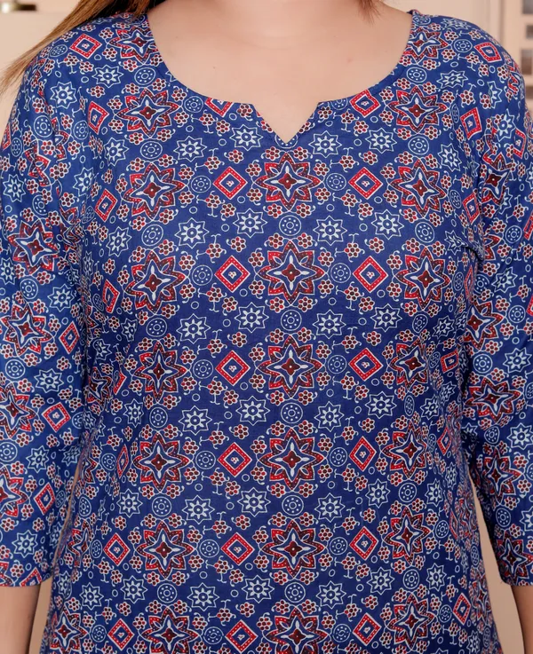 Womens_Blue_Printed_Kurta_Set_With_Matching_Pants