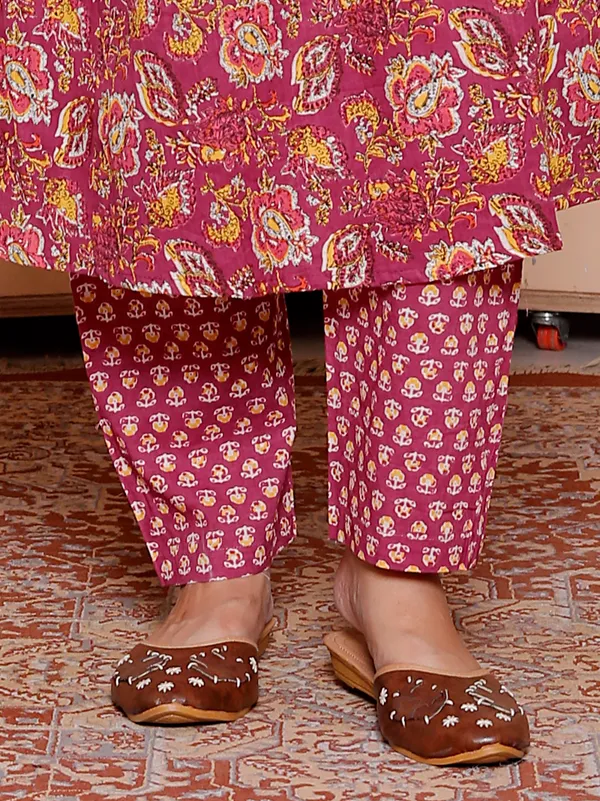 Womens_Maroon_Paisley_Print_Kurta_Set_With_Palazzo