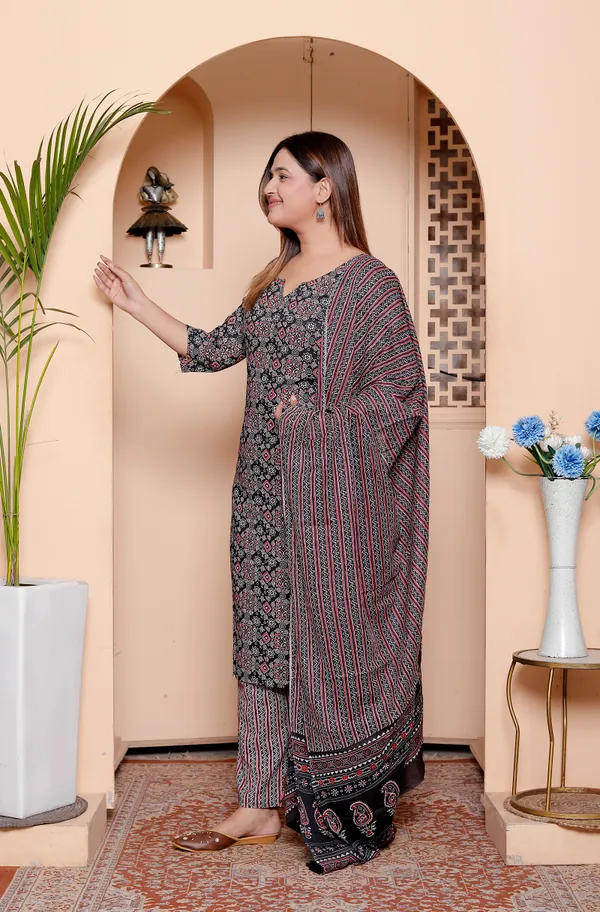 Womens_Printed_Ethnic_Kurta_Set_With_Pants_And_Dupatta_Traditional_Indian_Suit