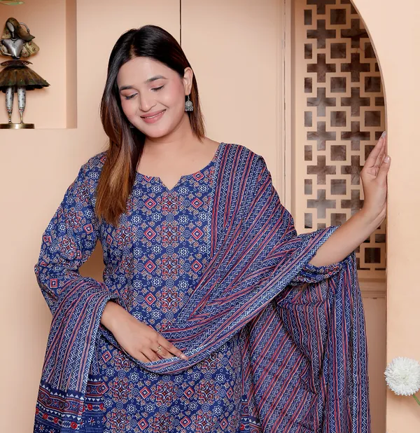 Womens_Blue_Printed_Kurta_Set_With_Matching_Pants