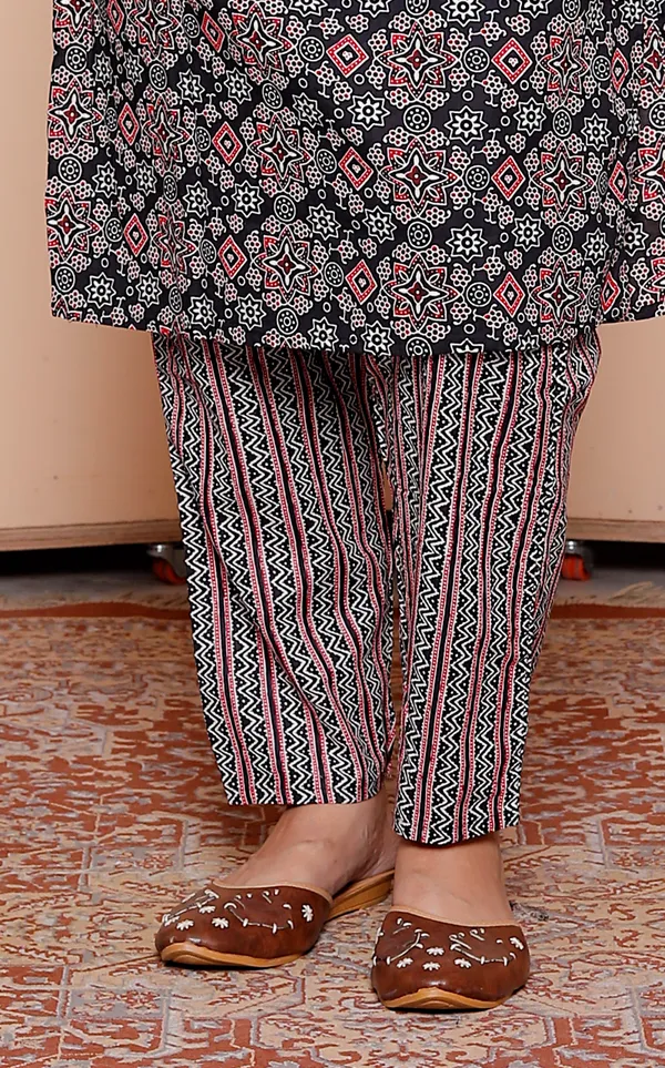 Womens_Printed_Ethnic_Kurta_Set_With_Pants_And_Dupatta_Traditional_Indian_Suit