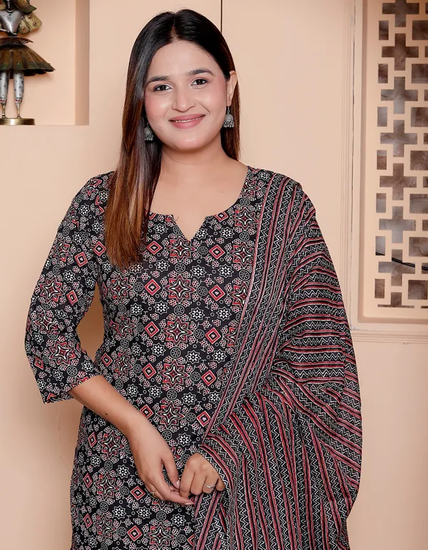 Womens_Printed_Ethnic_Kurta_Set_With_Pants_And_Dupatta_Traditional_Indian_Suit