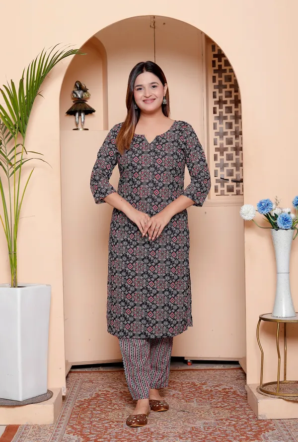 Womens_Printed_Ethnic_Kurta_Set_With_Pants_And_Dupatta_Traditional_Indian_Suit