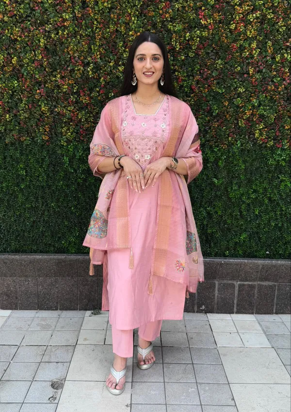 Pink_Roman_Silk_Embroidered_Kurta_Set_With_Dupatta_For_Woman