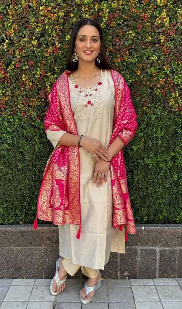 Beige_And_Pink_Roman_Silk_Kurta_Set_With_Banarasi_Dupatta_For_Woman