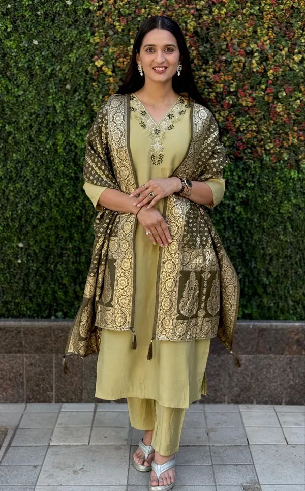 Pistachio_Green_Roman_Silk_Embroidered_Salwar_Suit_Set_With_Banarasi_Dupatta_For_Woman