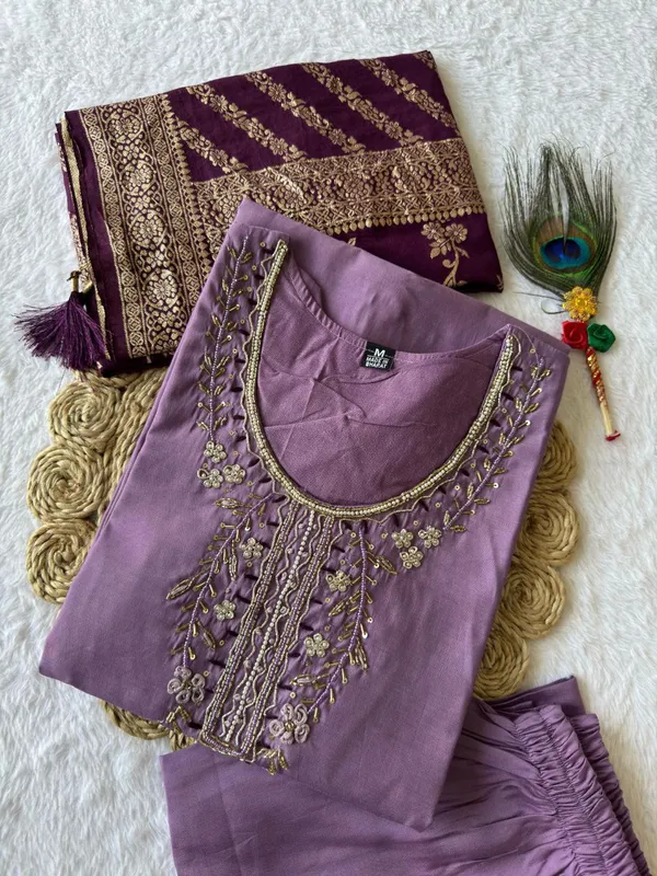 Lavender_Roman_Silk_Embroidered_Kurta_Set_With_Heavy_Dupatta_For_Woman