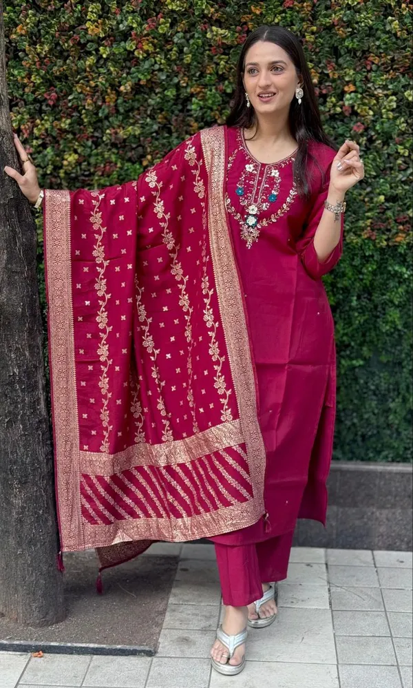 Maroon_Roman_Silk_Embroidered_Kurta_Set_With_Banarasi_Dupatta_For_Woman
