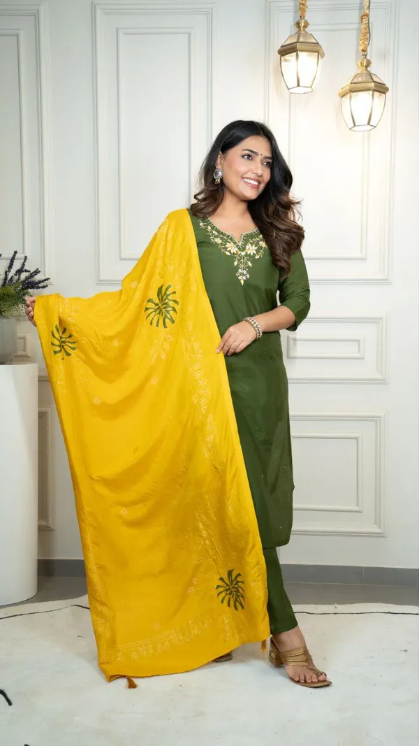 Mehendi_Green_Roman_Silk_Embroidered_Salwar_Suit_With_Dupatta_For_Woman