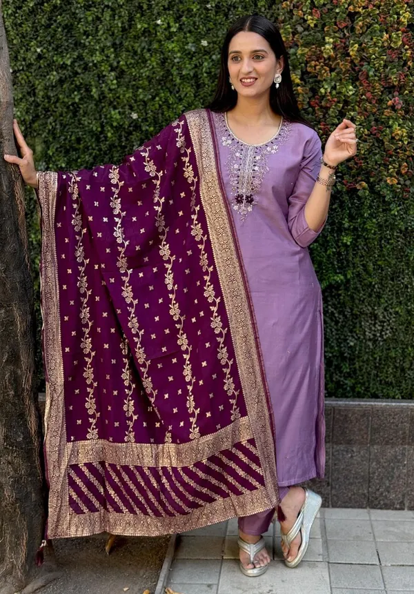 Lavender_Roman_Silk_Embroidered_Kurta_Set_With_Heavy_Dupatta_For_Woman