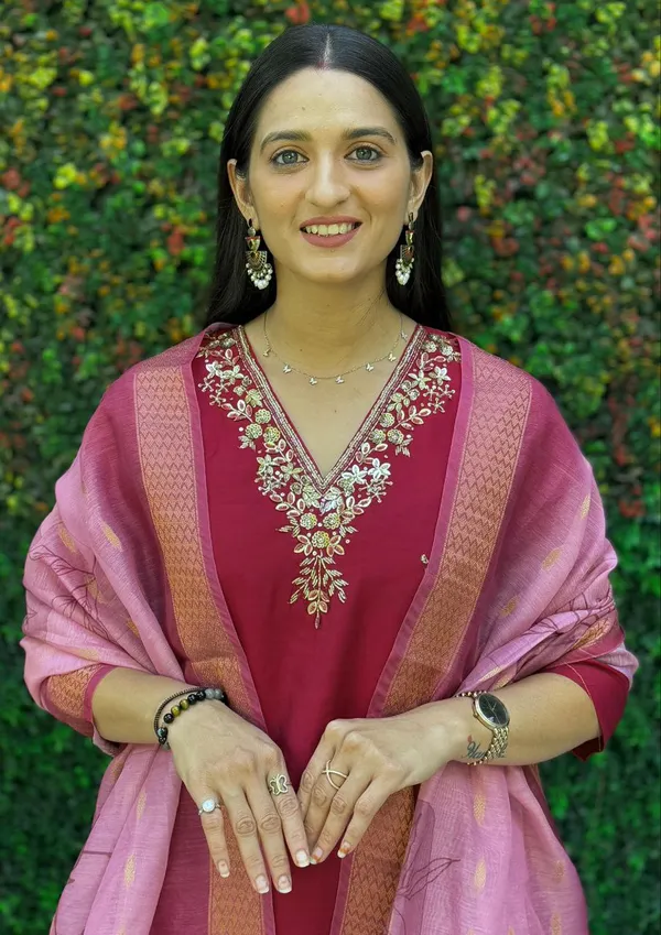 Maroon_And_Pink_Roman_Silk_Embroidered_Kurta_Set_With_Banarasi_Dupatta_For_Woman