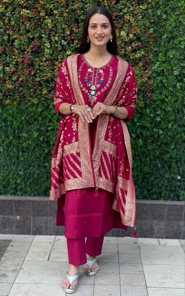 Maroon_Roman_Silk_Embroidered_Kurta_Set_With_Banarasi_Dupatta_For_Woman