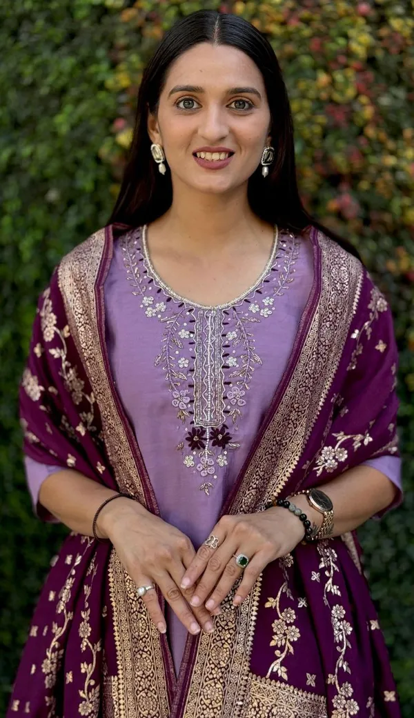 Lavender_Roman_Silk_Embroidered_Kurta_Set_With_Heavy_Dupatta_For_Woman