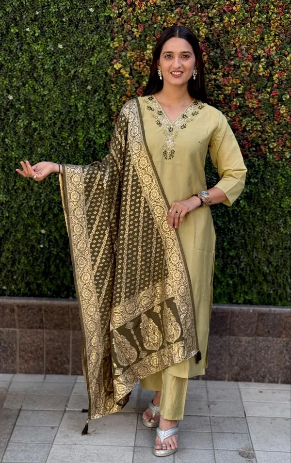 Pistachio_Green_Roman_Silk_Embroidered_Salwar_Suit_Set_With_Banarasi_Dupatta_For_Woman