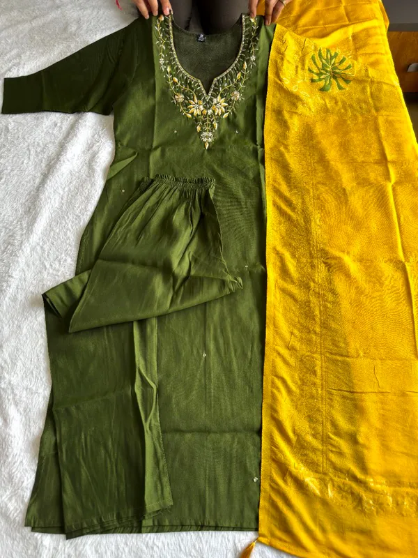 Mehendi_Green_Roman_Silk_Embroidered_Salwar_Suit_With_Dupatta_For_Woman