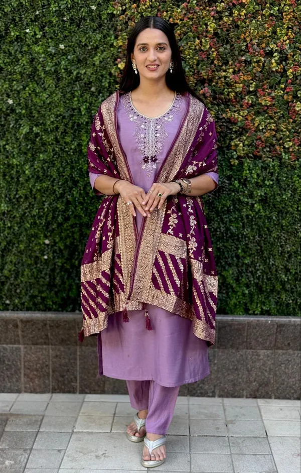 Lavender_Roman_Silk_Embroidered_Kurta_Set_With_Heavy_Dupatta_For_Woman
