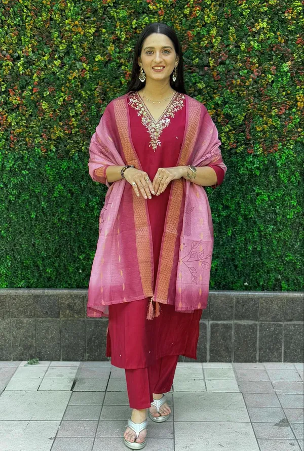 Maroon_And_Pink_Roman_Silk_Embroidered_Kurta_Set_With_Banarasi_Dupatta_For_Woman