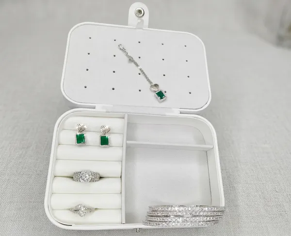 Elegant_Emerald_&_Diamond-Simulant_Jewelry_Set