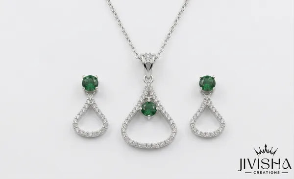 Elegant_Green_Gemstone_And_Diamond_Pendant_Necklace_With_Matching_Earrings_Set