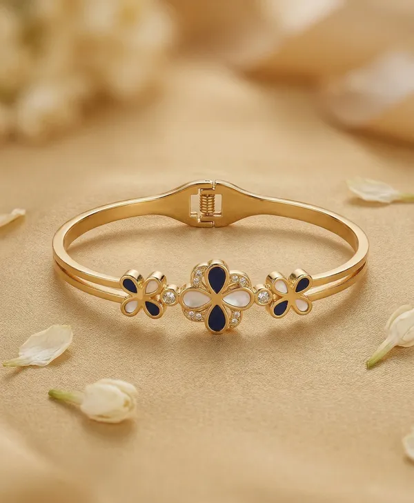 Midnight_Clover_Gold-Toned__Bracelet