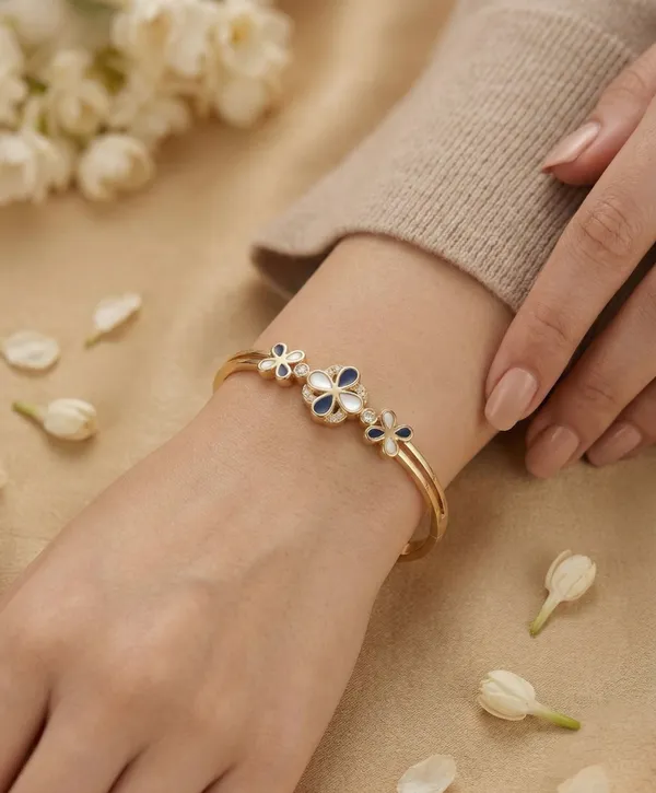 Midnight_Clover_Gold-Toned__Bracelet