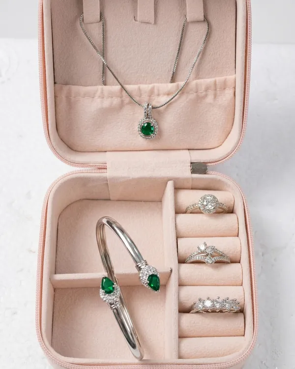 Regal_Emerald_&_Diamond_Halo_Jewelry_Gift_Set