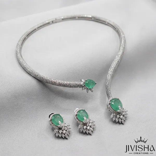 Emerald_Green_Stone_Choker_Set_With_Silver_Tone_Finish