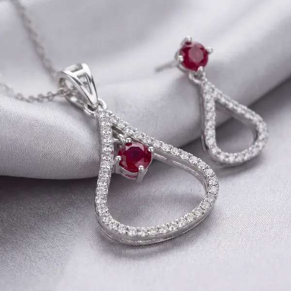 Elegant_Red_Pendant_Necklace_With_Matching_Earrings_Set