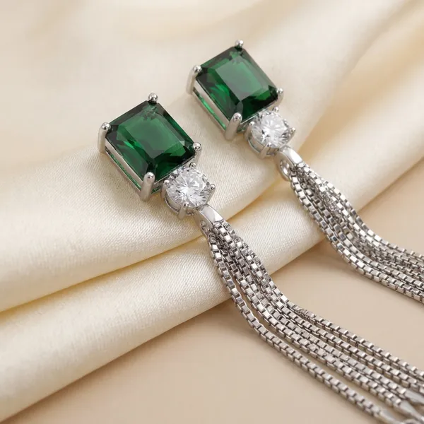 Elegant_Green_Stone_Drop_Earrings_With_Silver_Chain_Tassels